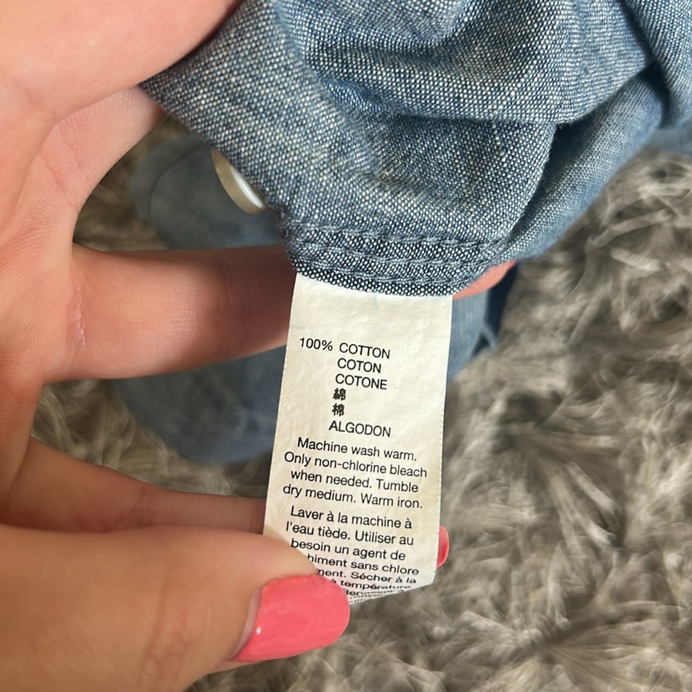 GAP Chambray Button Down - Picture 4 of 4